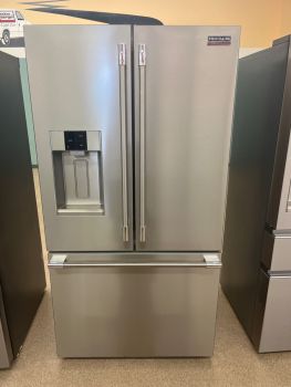 Refrigerador Frigidaire Professional de 36" y 23 pies cúbicos, con puertas francesas y profundidad de mostrador, de acero inoxidable antihuellas - PRFC2383AF