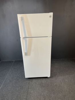 GE 28 Inch Wide 18 Cu Ft Top Freezer Refrigerator in White; uses optional IM4D Icemaker - GTS18HGNRWWC