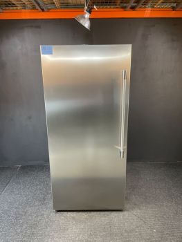 Congelador vertical Frigidaire de 19 pies cúbicos, sin escarcha, de acero inoxidable - FPFU19F8WFC