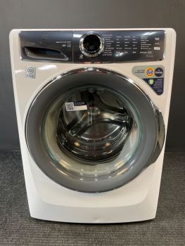 Lavadora de carga frontal Electrolux de 4.5 pies cúbicos con vapor en color blanco - ELFW7537AW