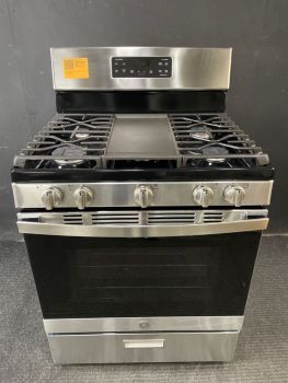 GE 30" 5 Burner Steam Clean Gas Range with Griddle in Stainless Steel - JGBS66REKSS