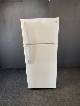 GE 28 Inch Wide 18 Cu Ft Energy Star Top Freezer Refrigerator in White; Optional IM4D Icemaker - GTE18GTNRWWC