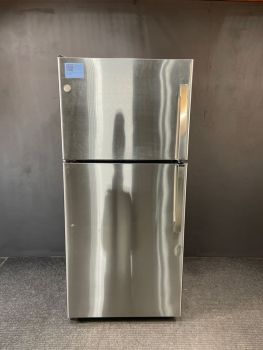 GE 30 Inch Wide 19 Cu Ft Energy Star Top Freezer Refrigerator in Stainless; Optional IM4D Icemaker - GTE19JSNRSSC