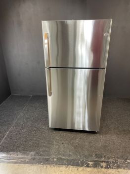 GE 33 Inch 21.9 Cu Ft EnergyStar Top Freezer Refrigerator with Icemaker in Stainless - GIE22JSNRSSC