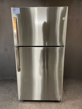 Congelador superior GE de 32,75 pulgadas y 21,9 pies cúbicos con fabricador de hielo opcional IM4D en acero inoxidable antihuellas - GTS22KYNRFS