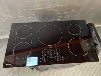 Placa de inducción GE Profile de 36 pulgadas en color negro - PHP9036DTBBC