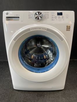 Lavadora de carga frontal GE de 4.6 pies cúbicos y 28 pulgadas de ancho, color blanco - GFW350SSYWW