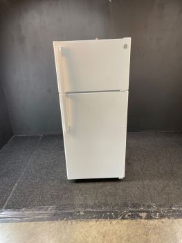 GE 28 Inch Wide 17 Cu Ft Energy Star Top Freezer Refrigerator in White; Optional IM4D Icemaker - GTE17DTNRWWC