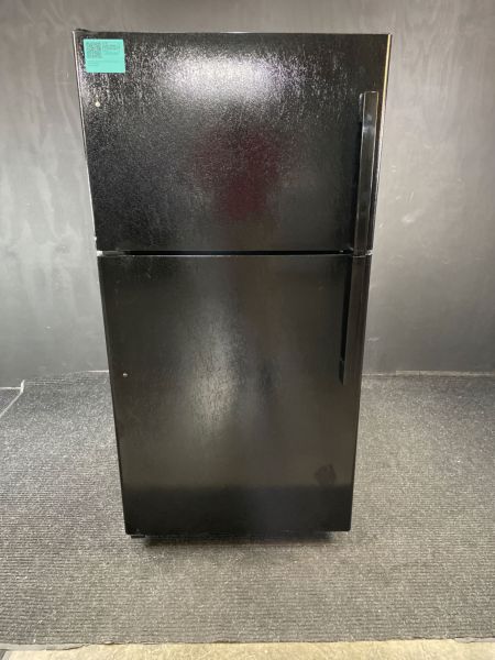 21.9 cu ft top freezer refrigerator in black