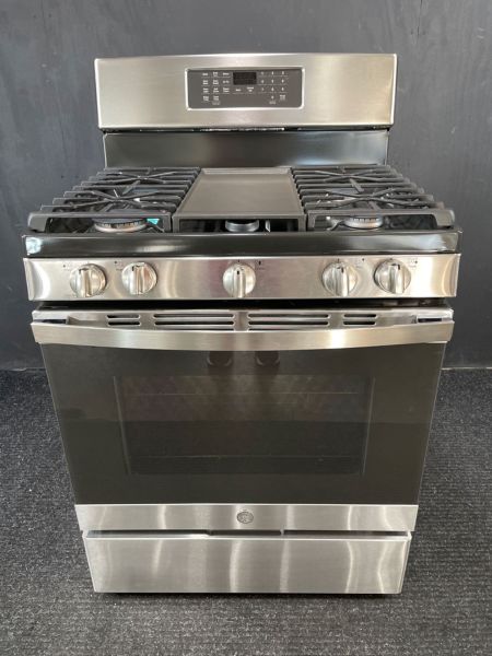 GE 30 Gas Steam/Self Clean Range with Air Fry, Convection